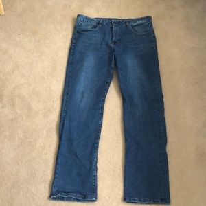 Mens IZOD jeans. Size 38x34.